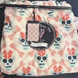 Spooky Babes club 60” x 70” skull plush throw